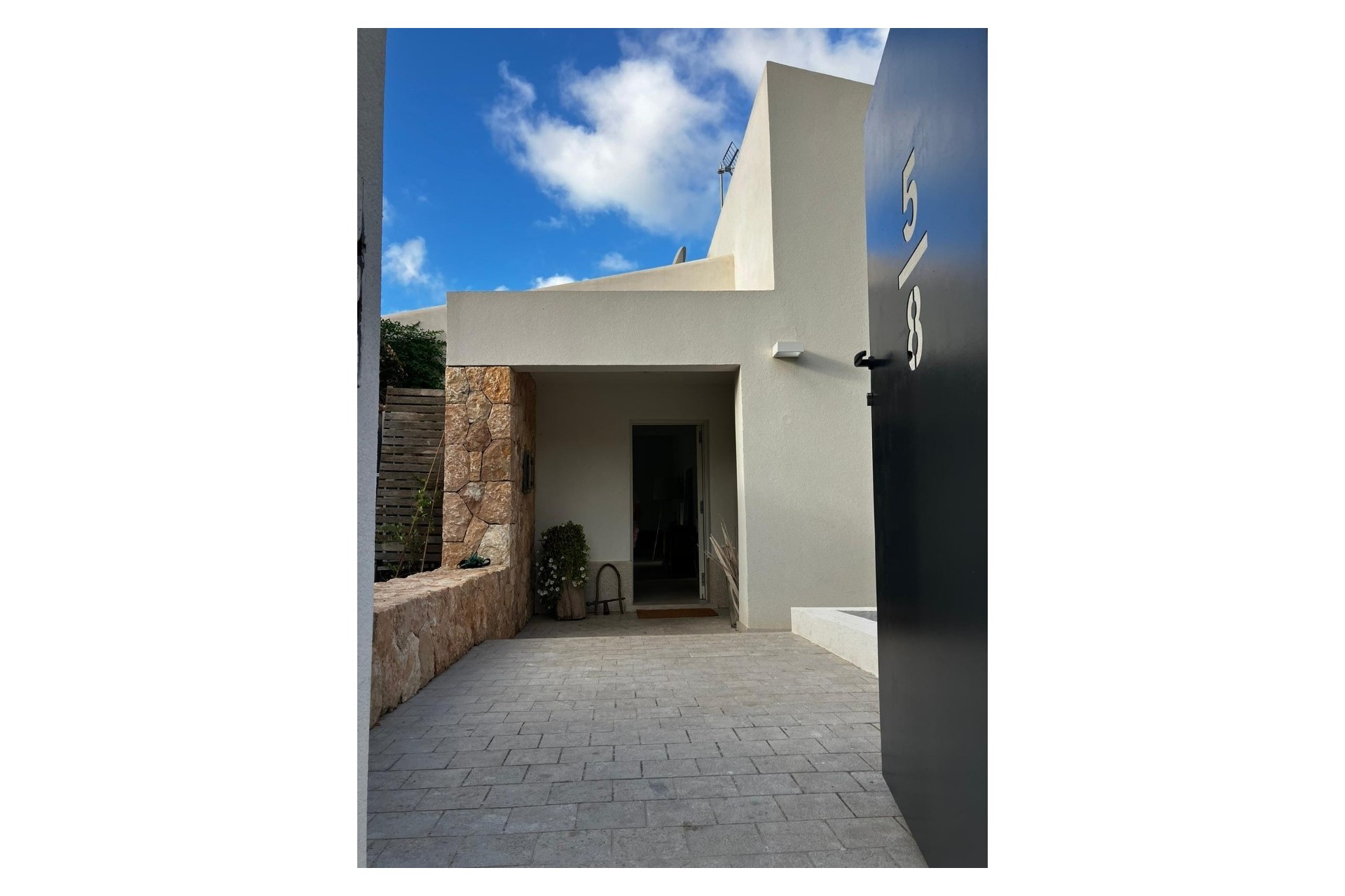 Resale - Villa -
COSTA DE LA CALMA - Calvià