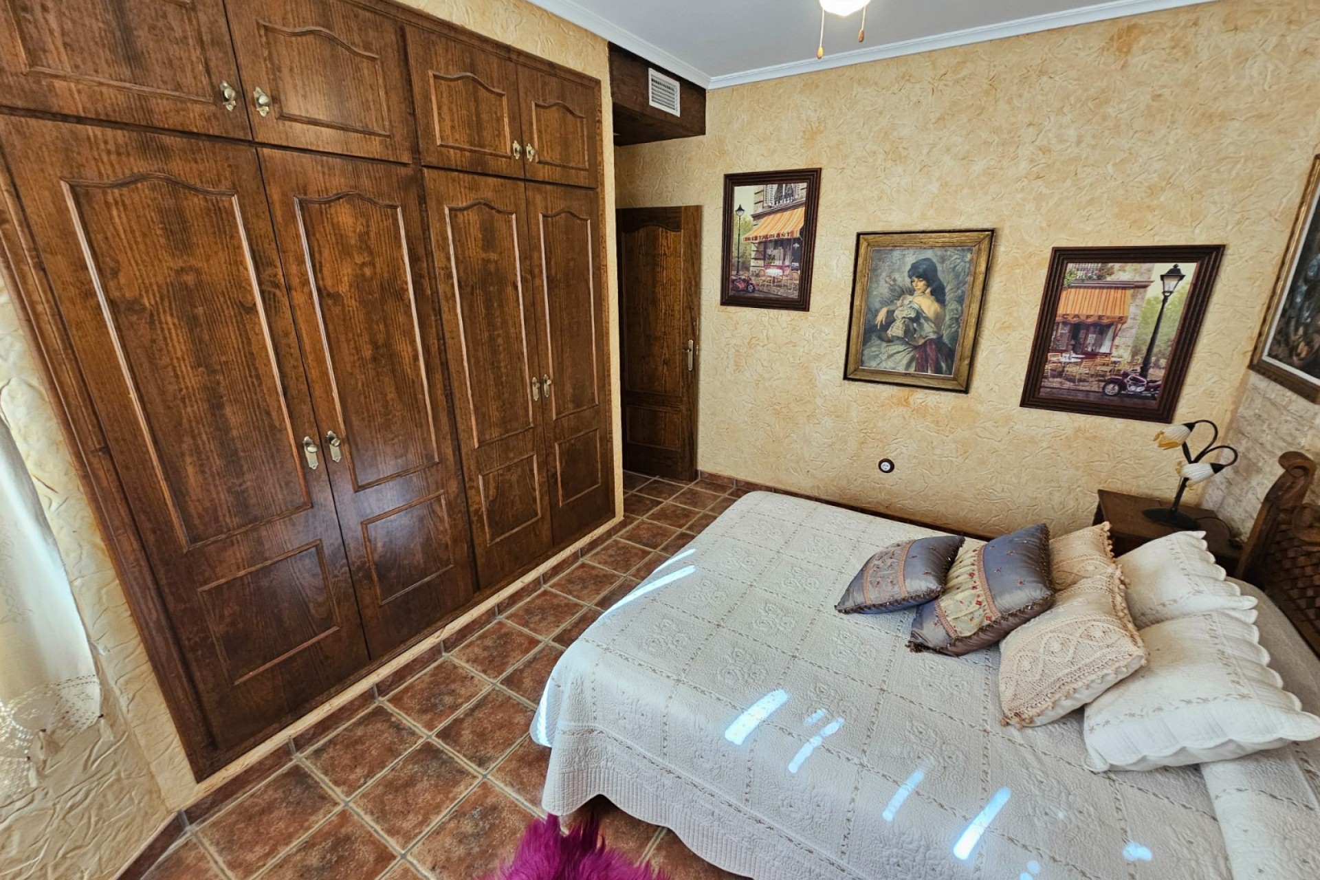 Resale - Villa -
Daya Nueva