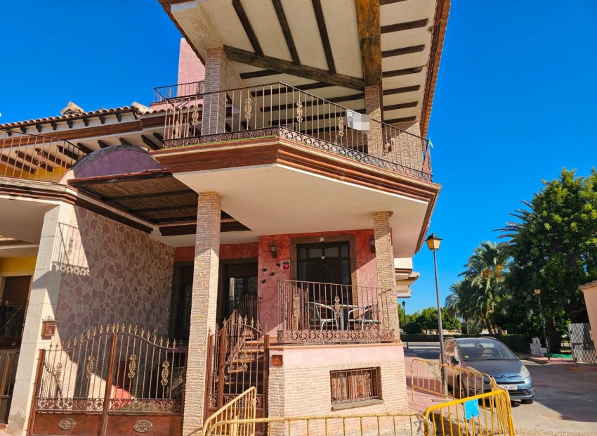 Resale - Villa -
Daya Nueva