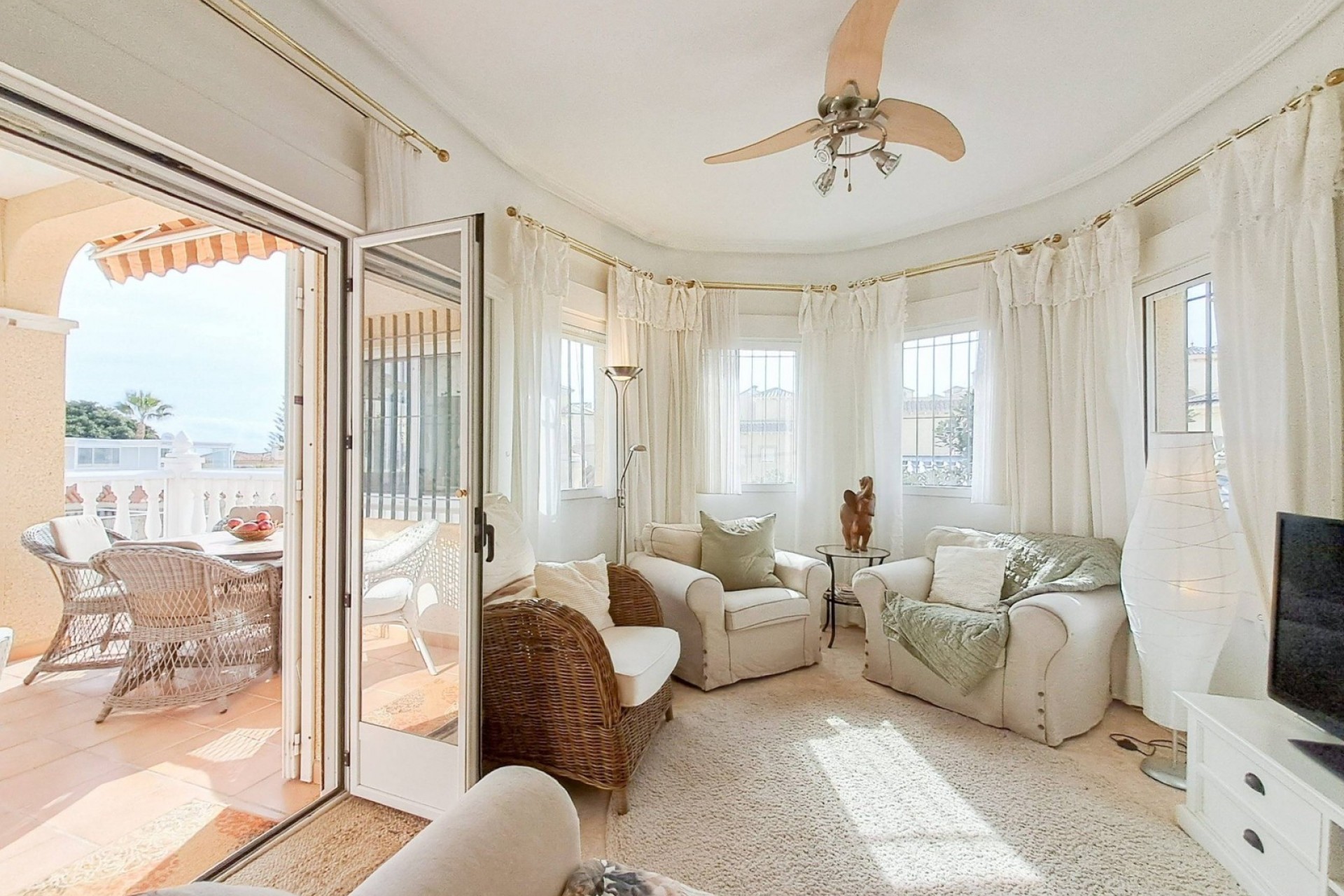 Resale - Villa -
Dehesa de Campoamor