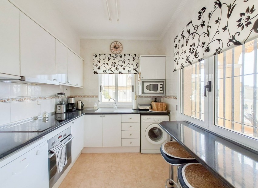 Resale - Villa -
Dehesa de Campoamor