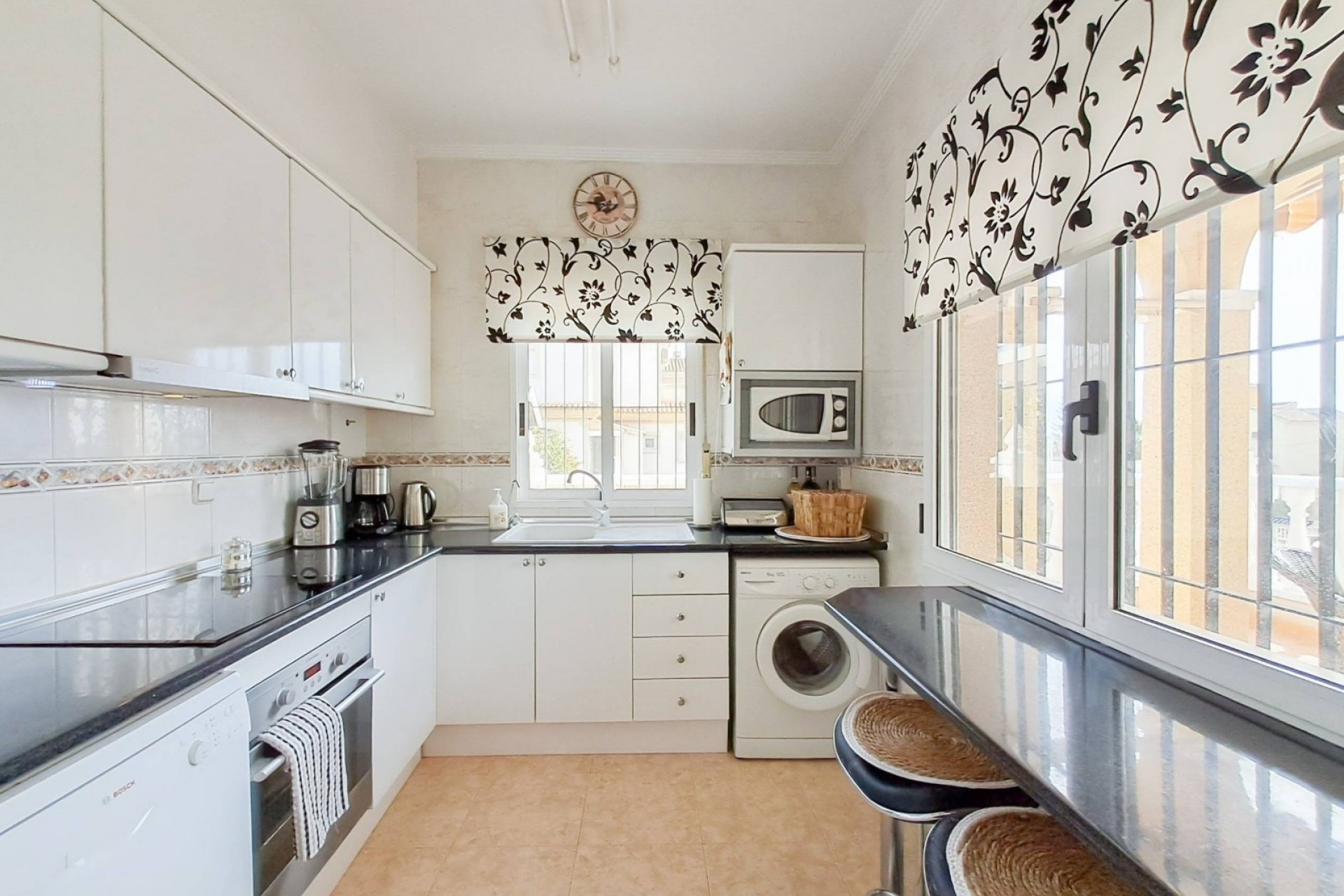 Resale - Villa -
Dehesa de Campoamor