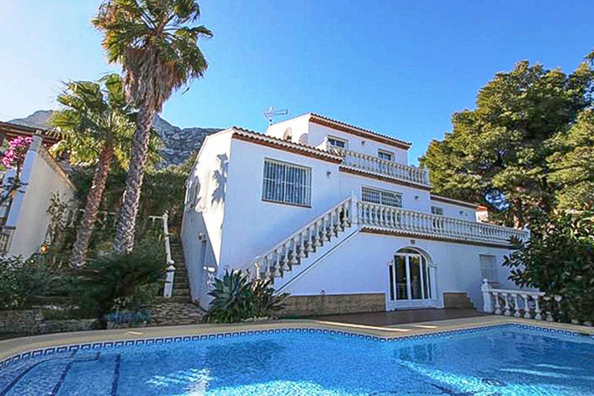 Resale - Villa -
Denia - Altomira