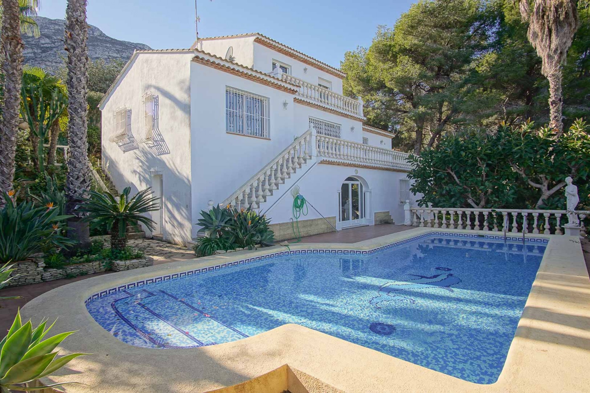 Resale - Villa -
Denia - Altomira