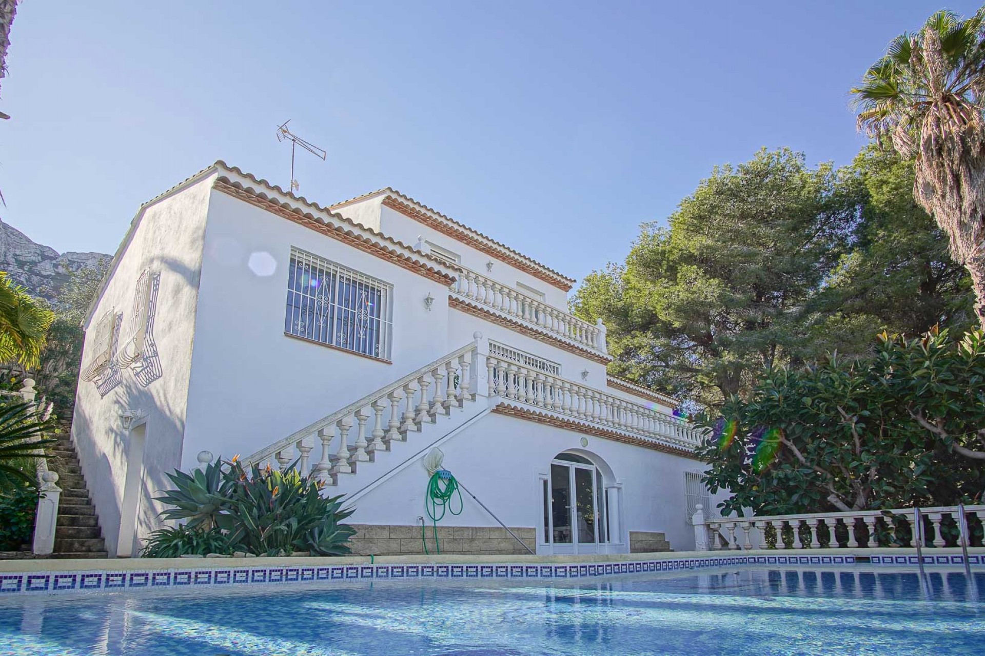 Resale - Villa -
Denia - Altomira