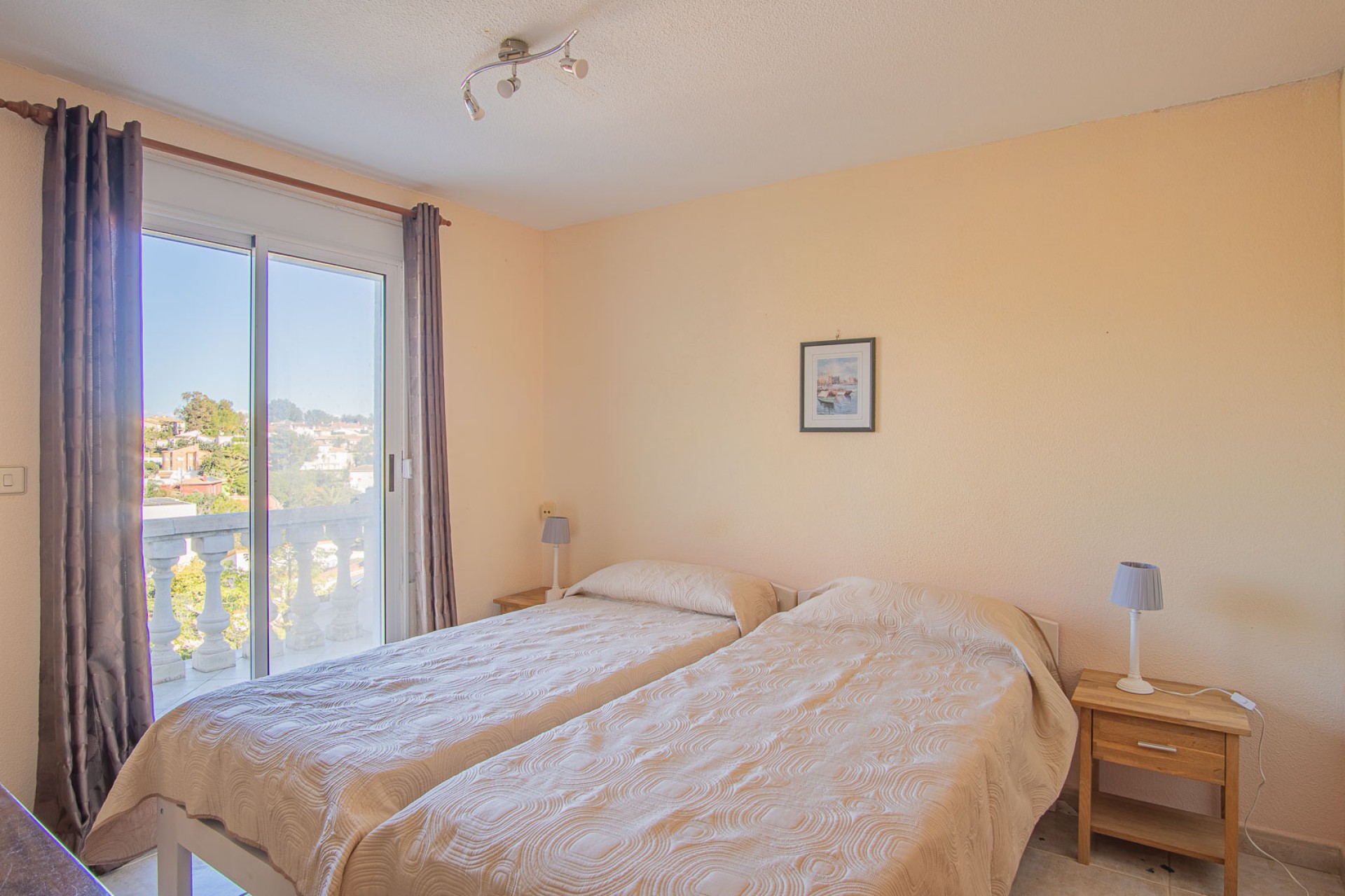 Resale - Villa -
Denia - Altomira