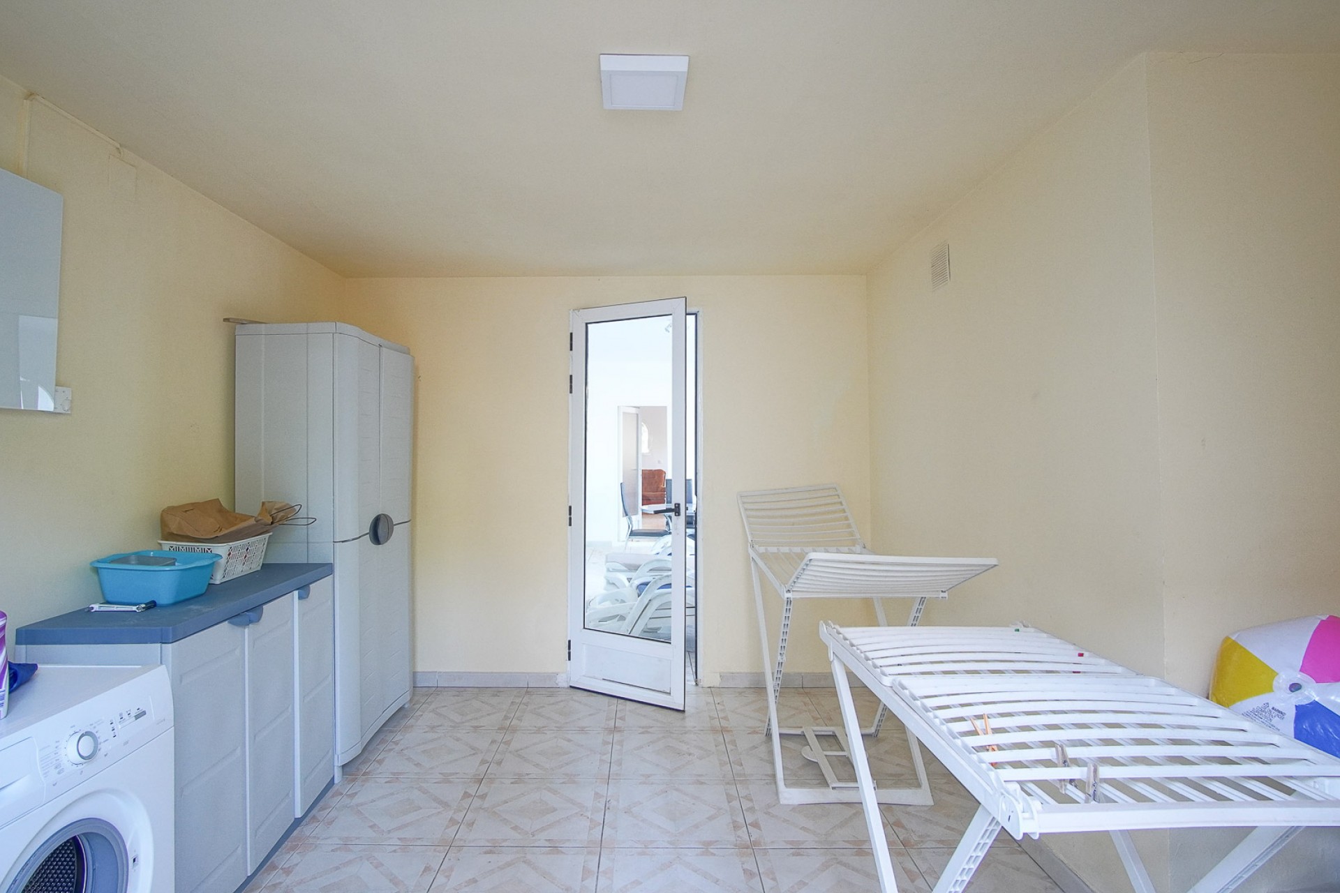 Resale - Villa -
Denia - Altomira