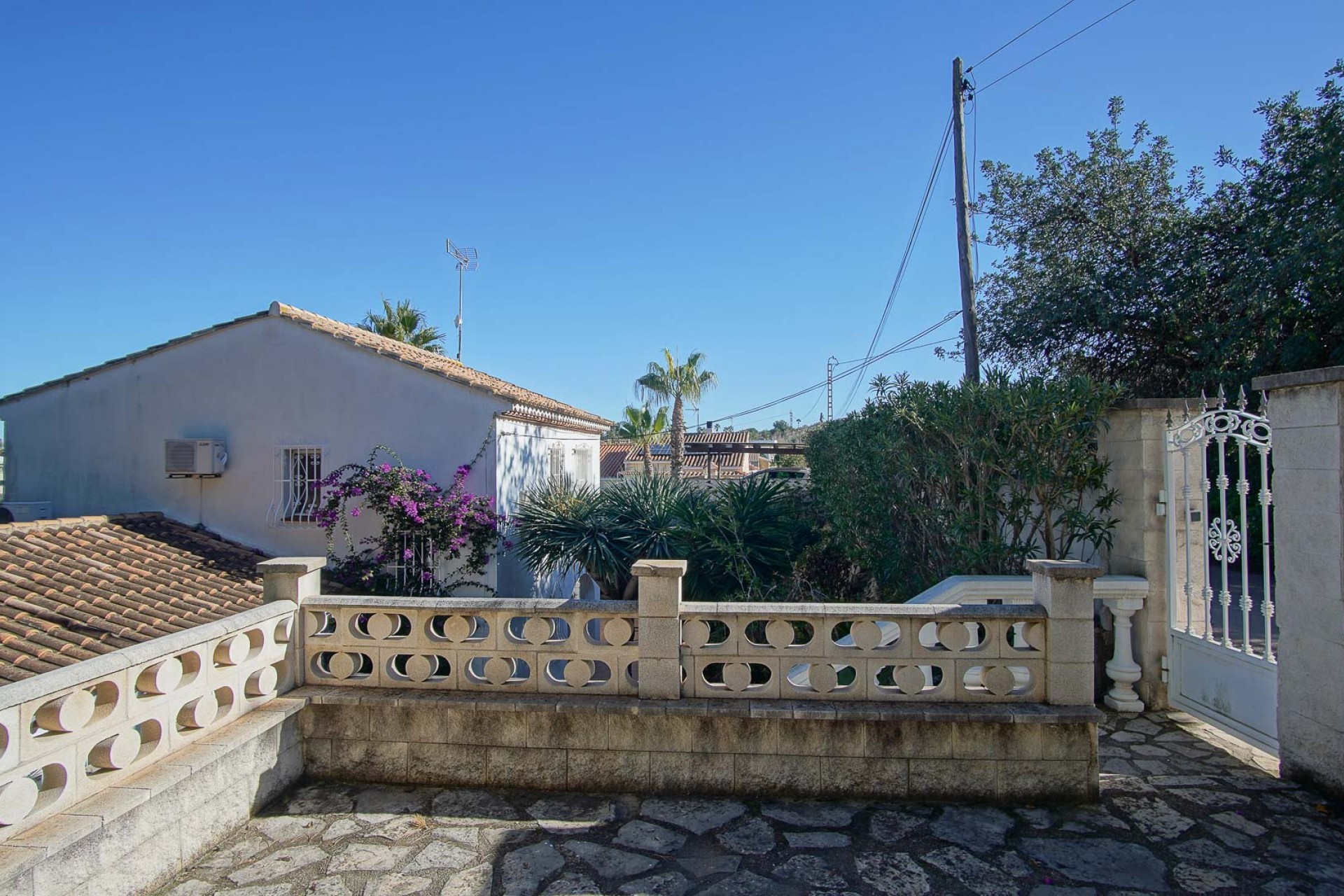 Resale - Villa -
Denia - Altomira