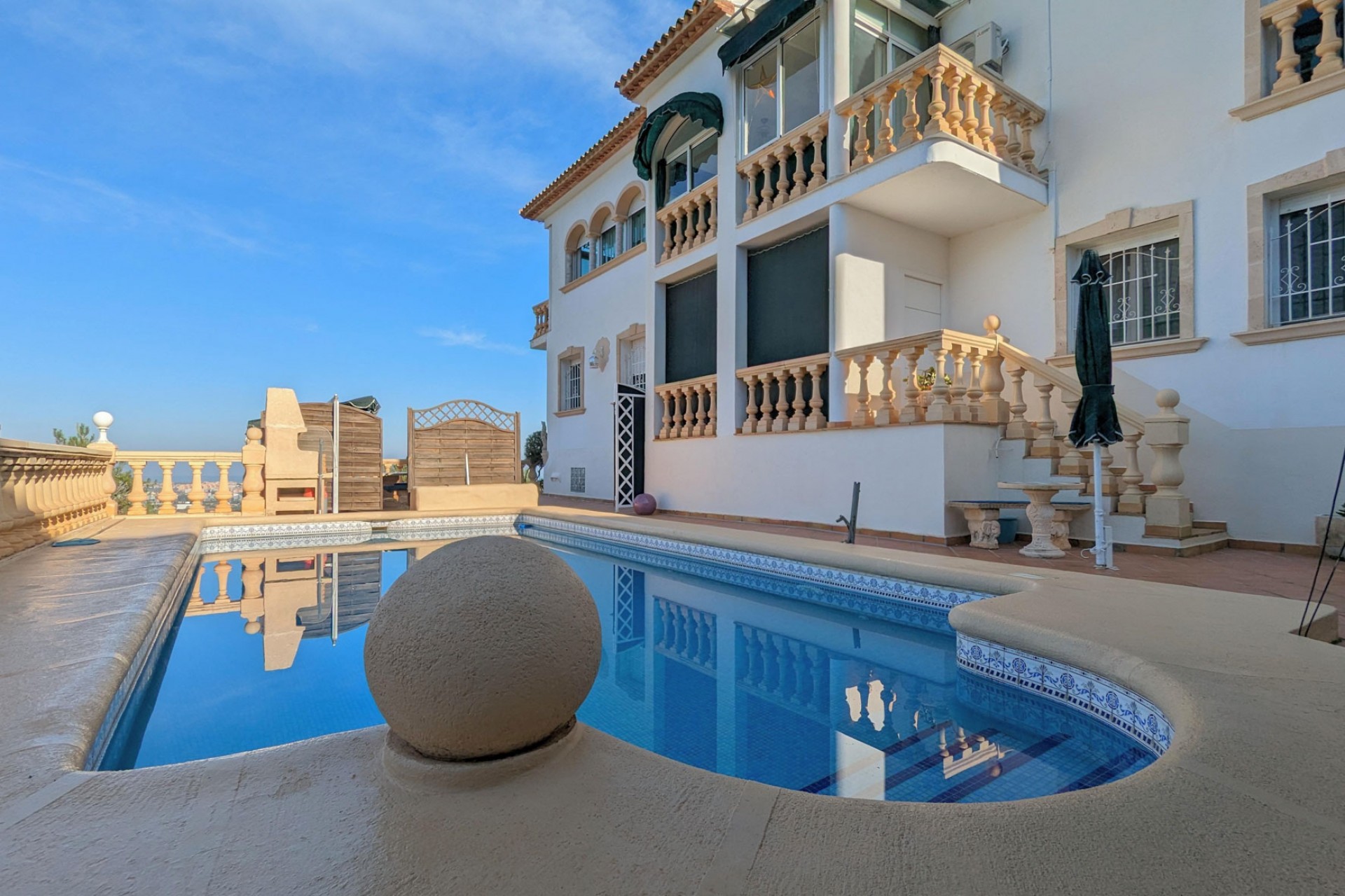 Resale - Villa -
Denia - La Pedrera