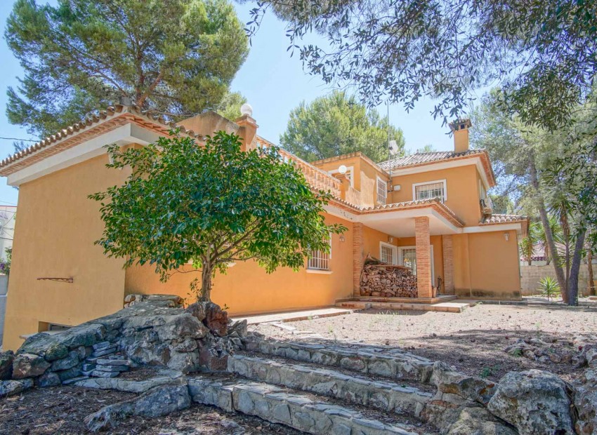 Resale - Villa -
Denia - Las Rotas