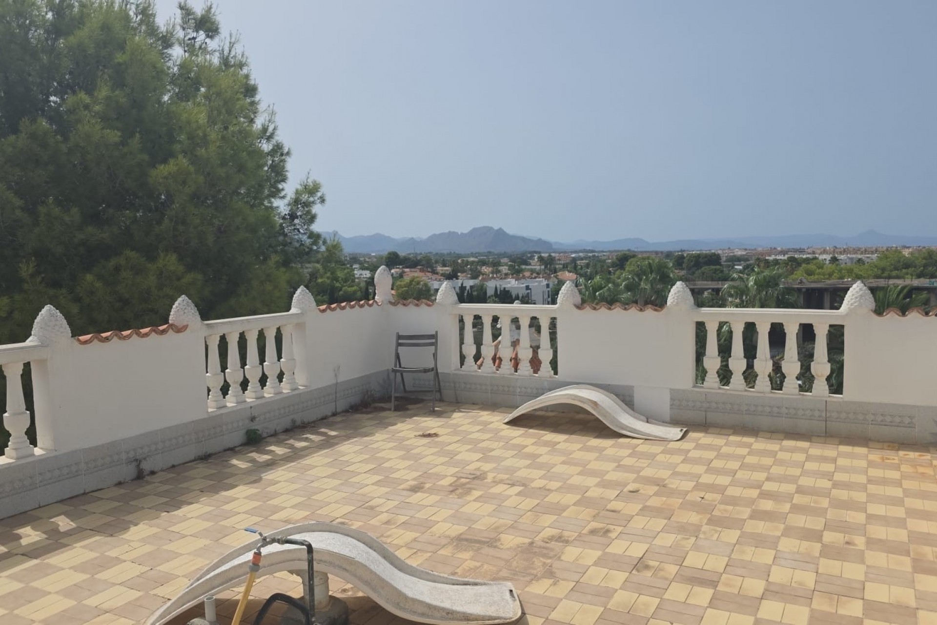 Resale - Villa -
Denia