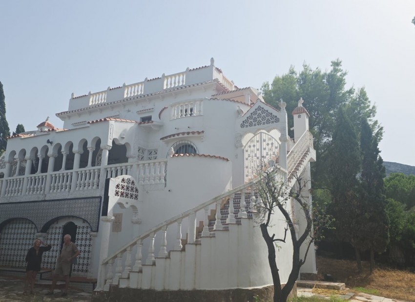 Resale - Villa -
Denia