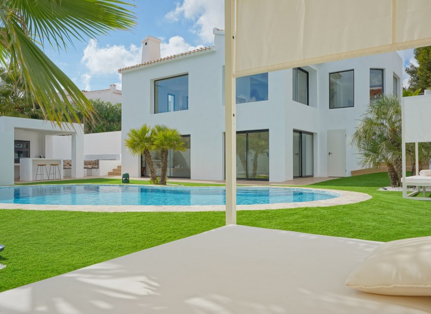 Resale - Villa -
Denia