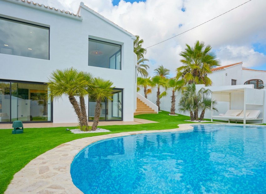 Resale - Villa -
Denia