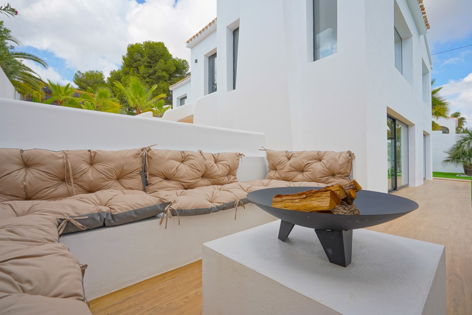 Resale - Villa -
Denia