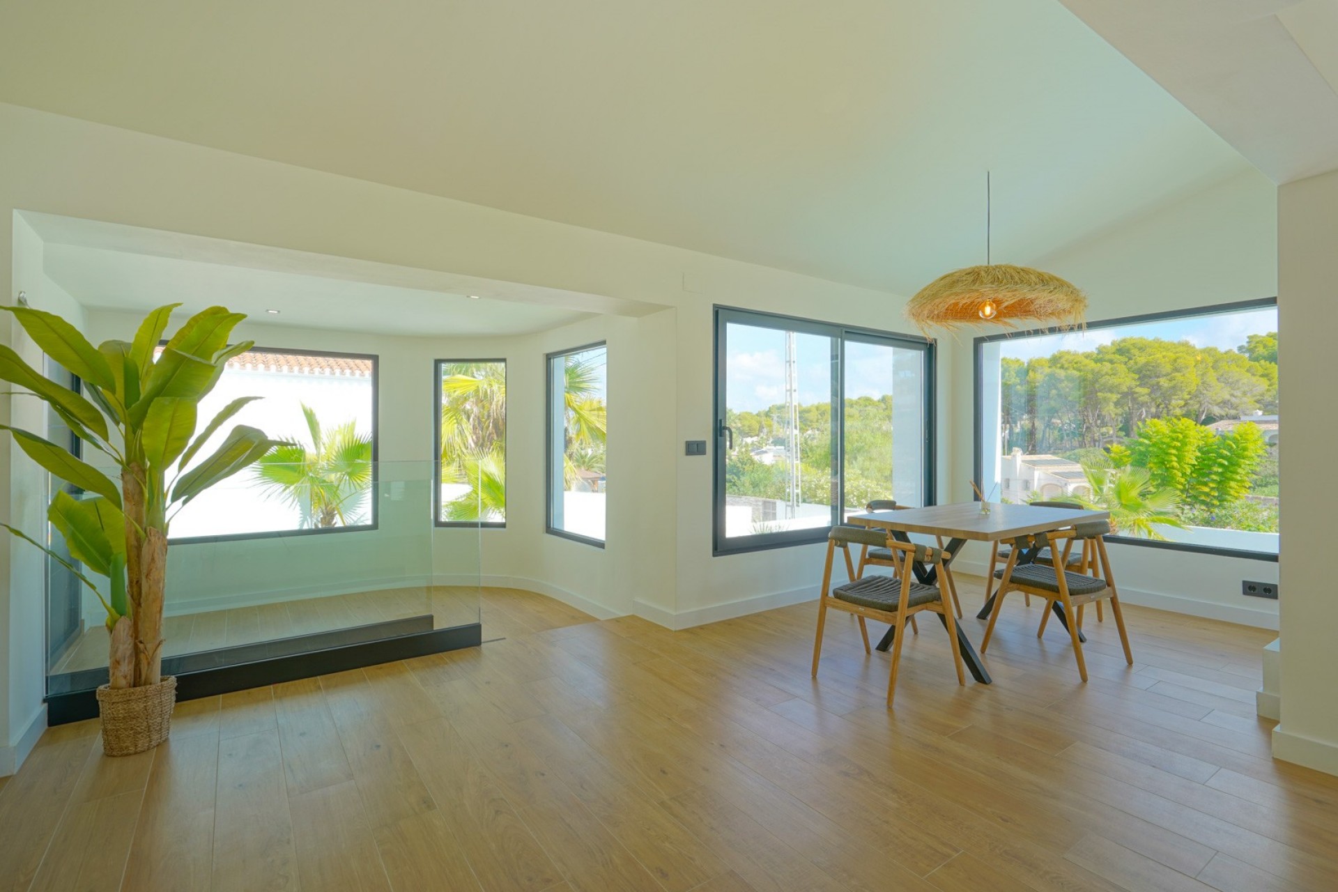 Resale - Villa -
Denia