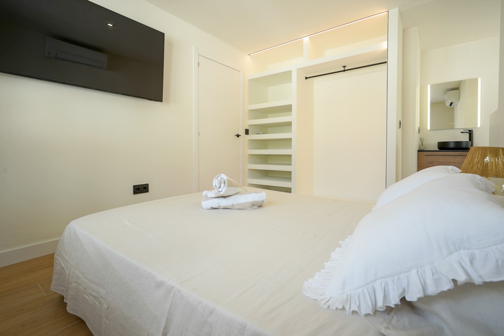 Resale - Villa -
Denia