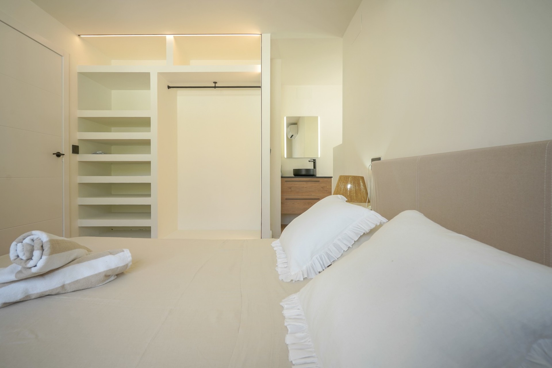 Resale - Villa -
Denia