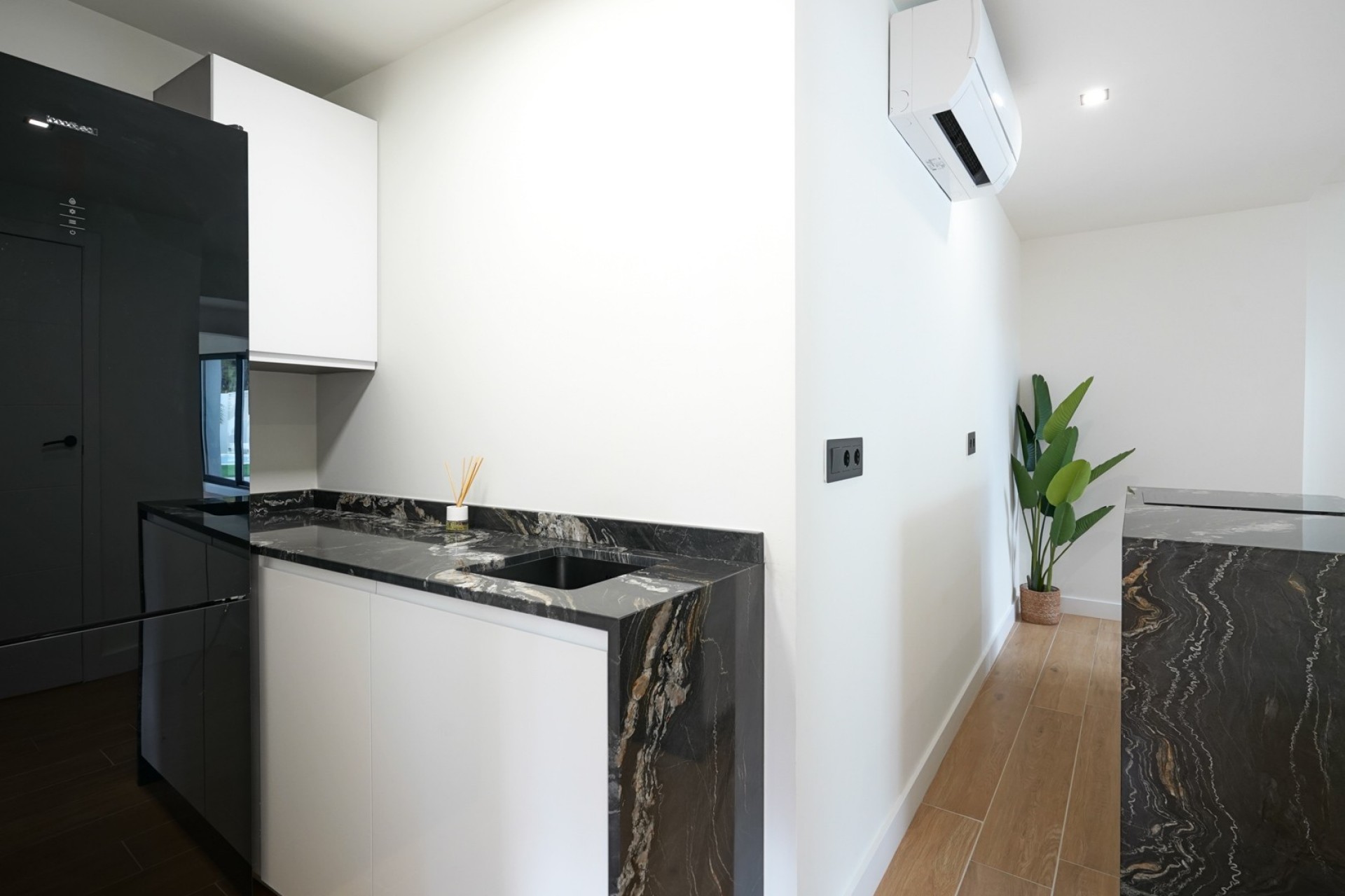 Resale - Villa -
Denia