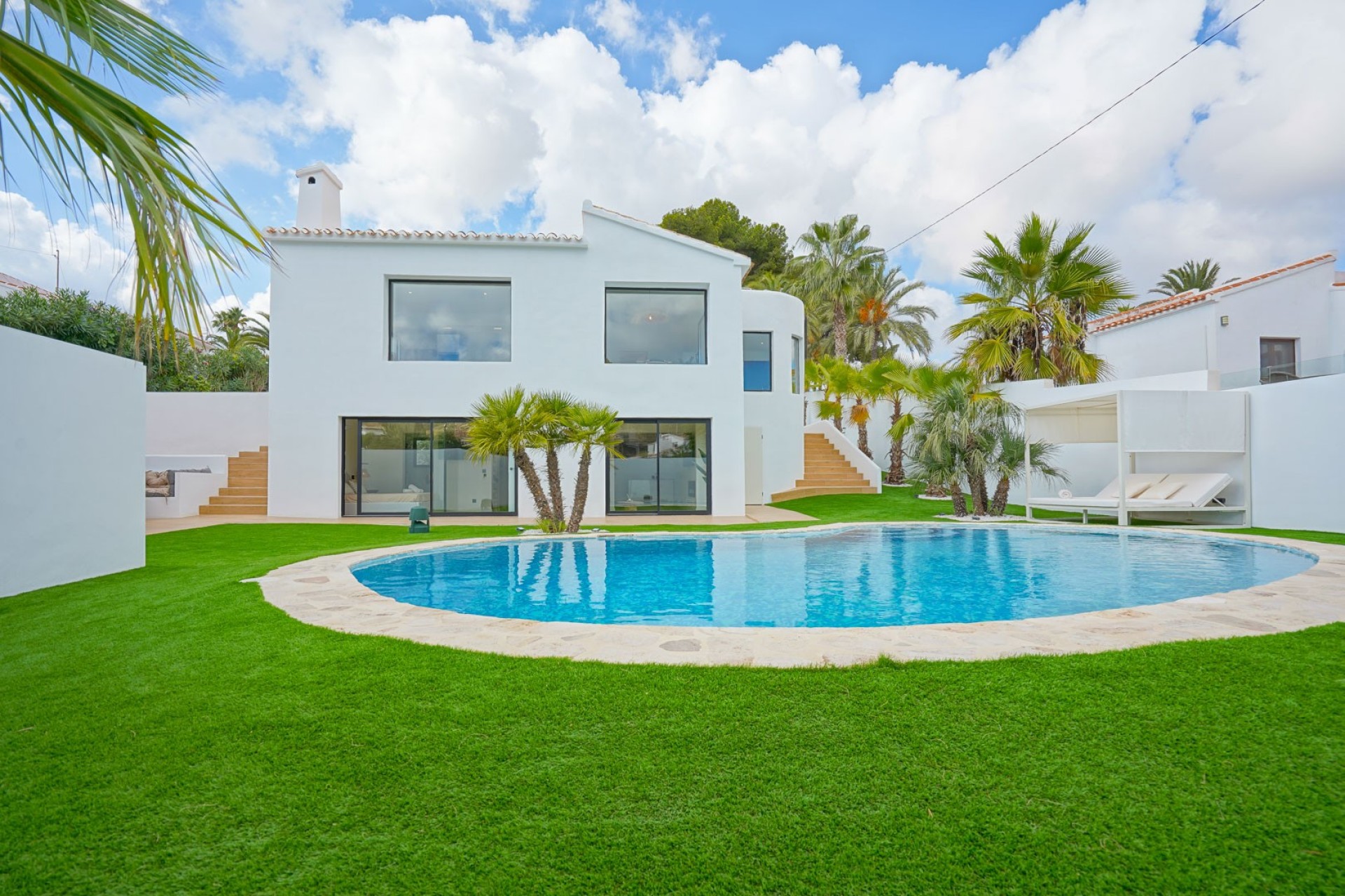 Resale - Villa -
Denia
