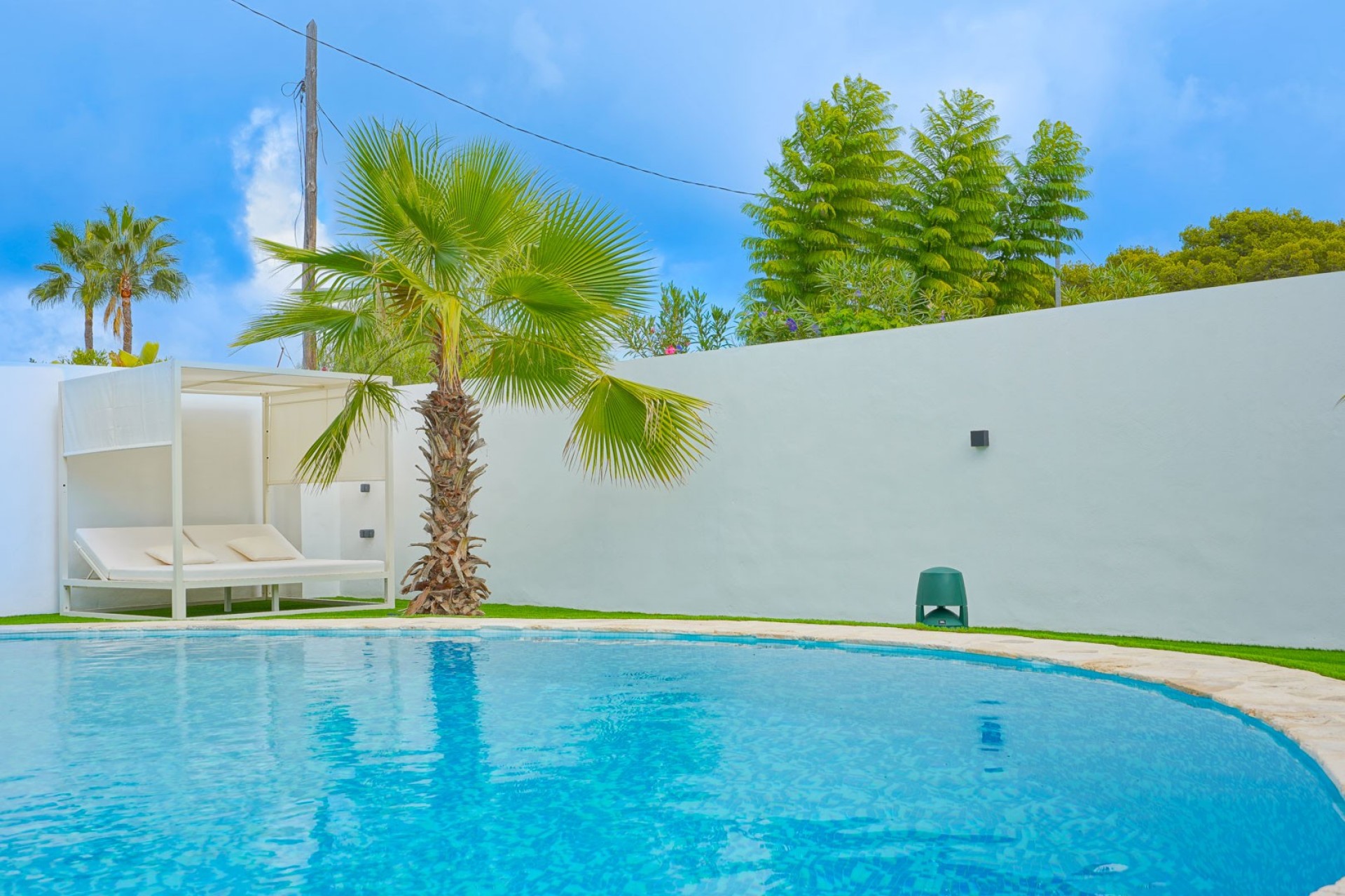 Resale - Villa -
Denia