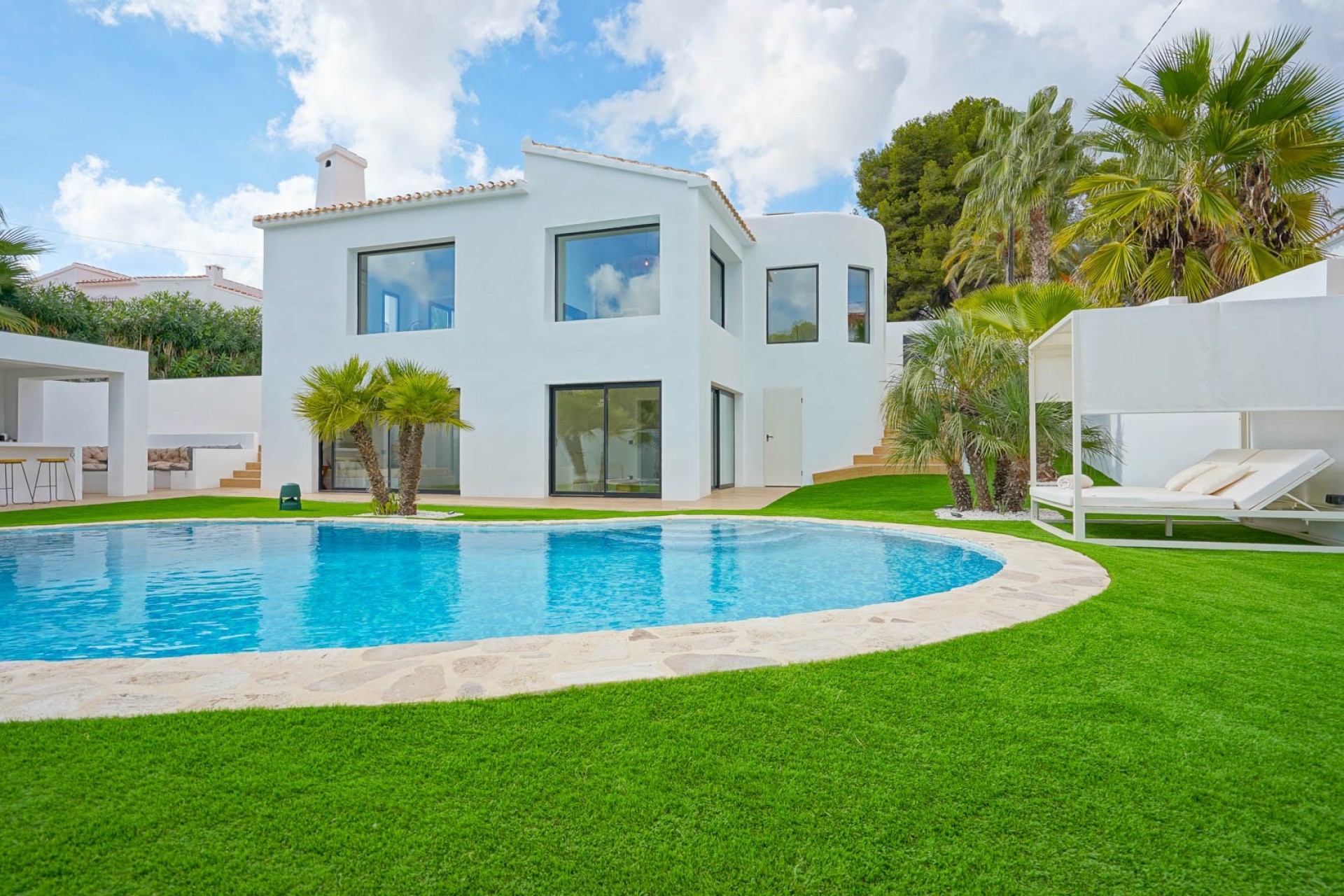 Resale - Villa -
Denia