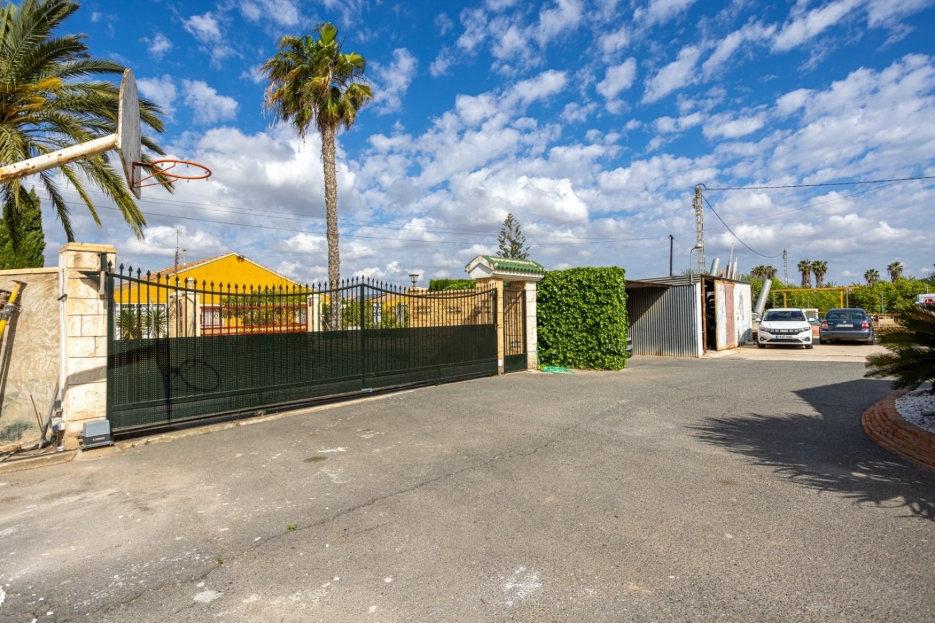 Resale - Villa -
Elche