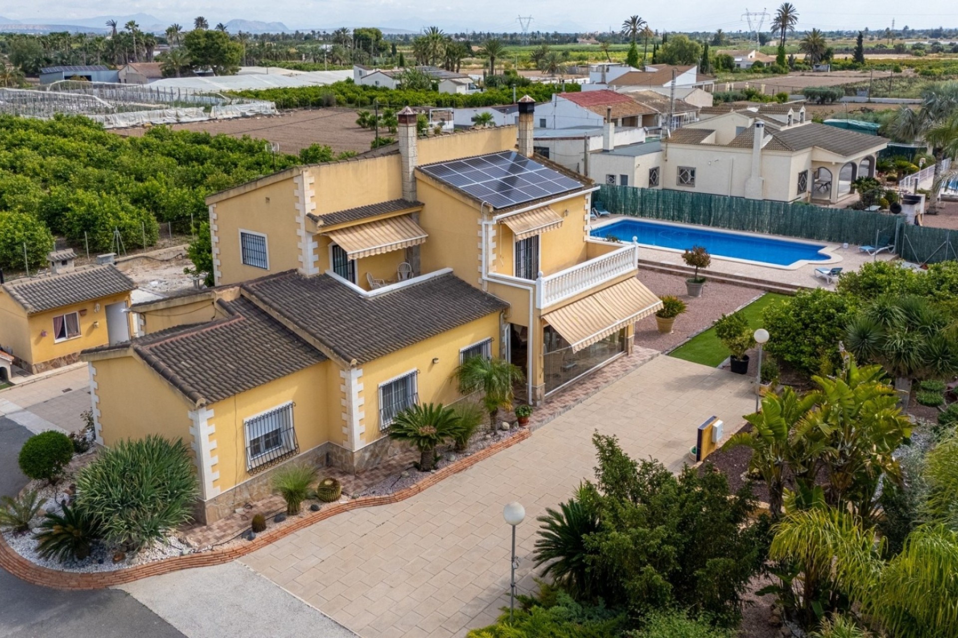 Resale - Villa -
Elche
