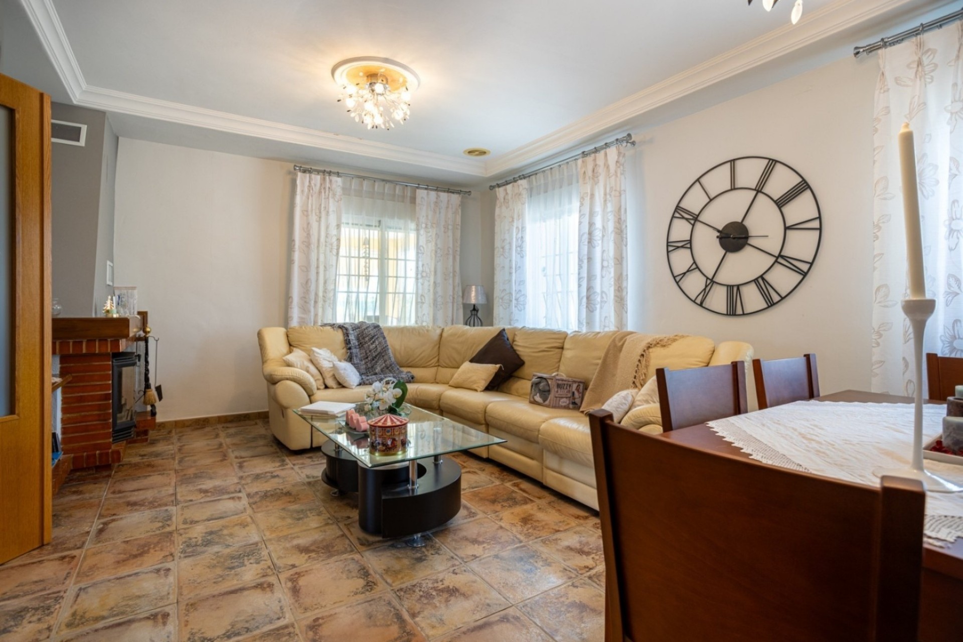 Resale - Villa -
Elche