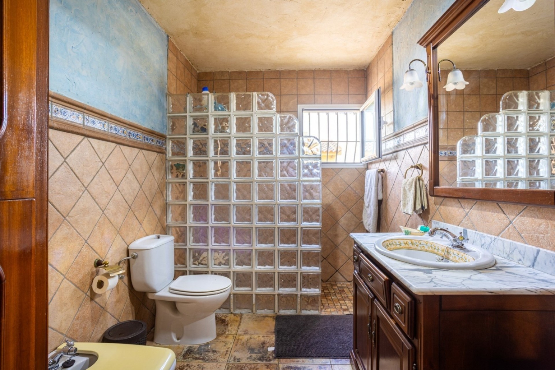 Resale - Villa -
Elche
