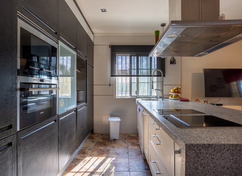 Resale - Villa -
Elche