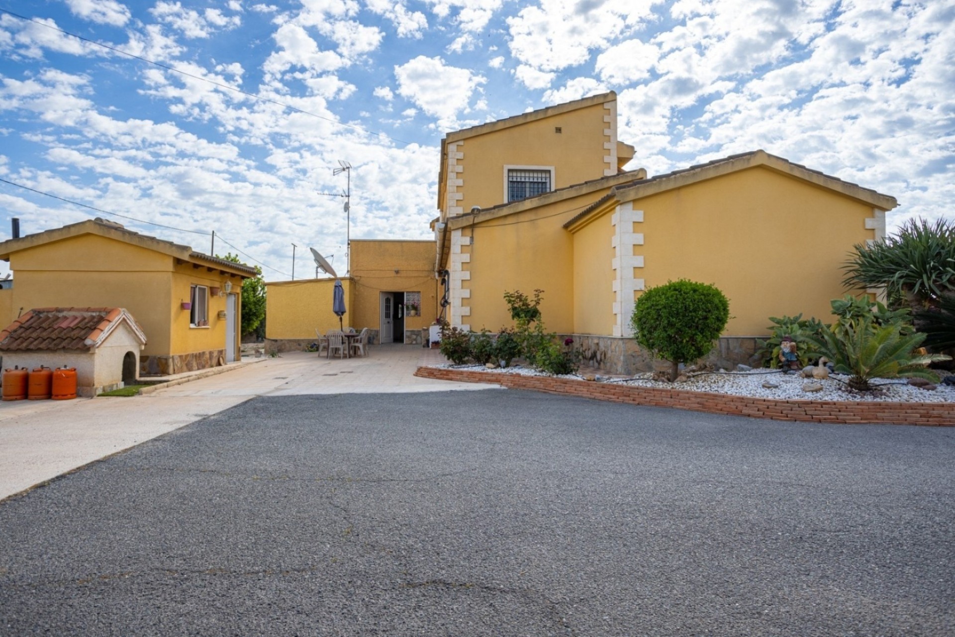 Resale - Villa -
Elche