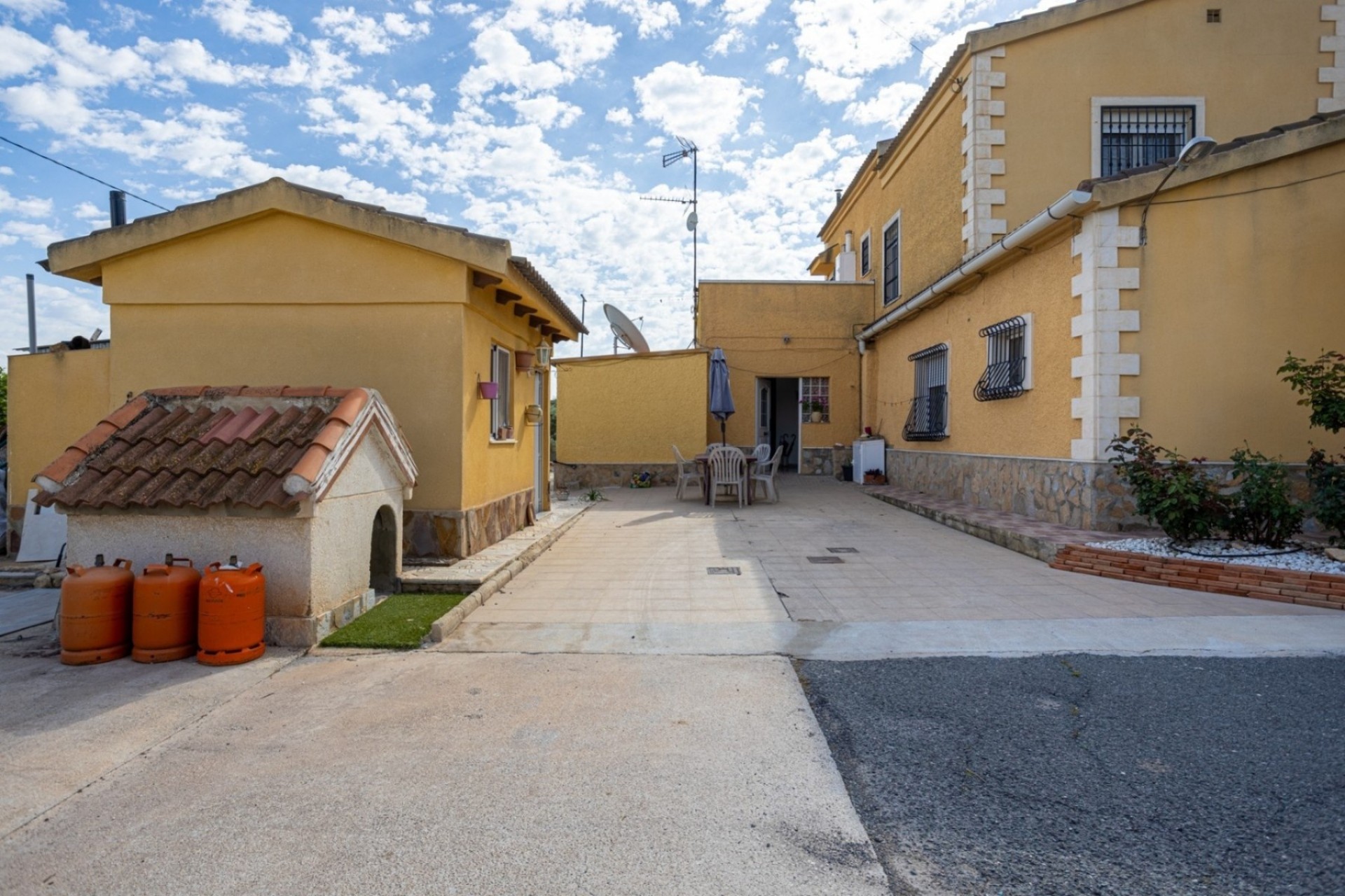 Resale - Villa -
Elche