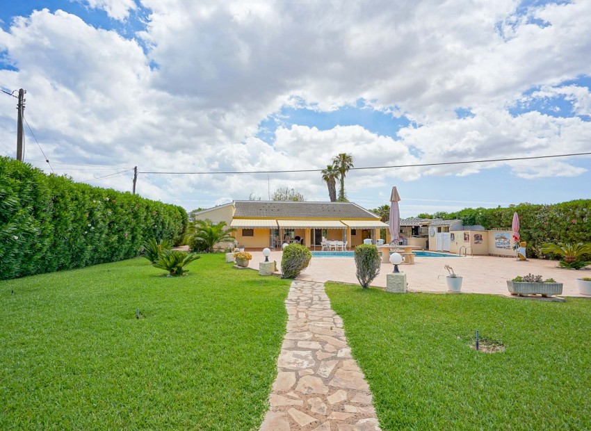 Resale - Villa -
Els Poblets - Center