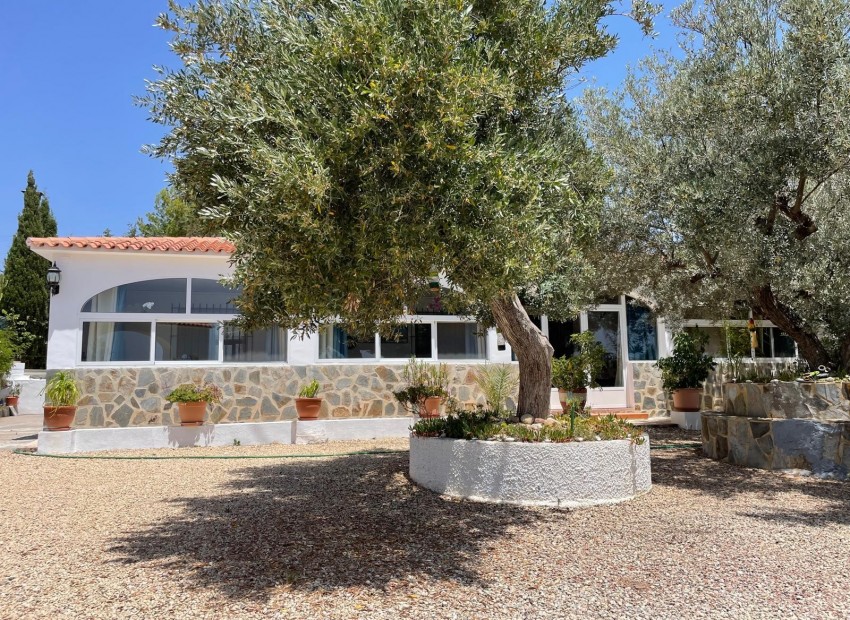 Resale - Villa -
Finestrat