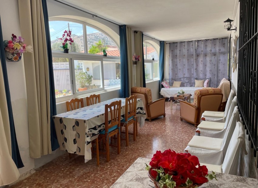 Resale - Villa -
Finestrat