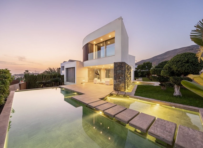 Resale - Villa -
Finestrat