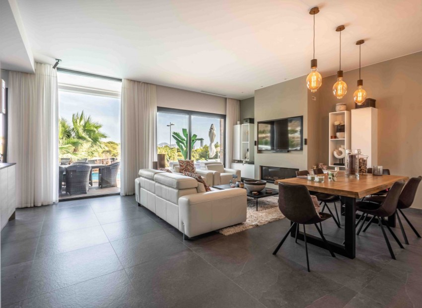 Resale - Villa -
Finestrat