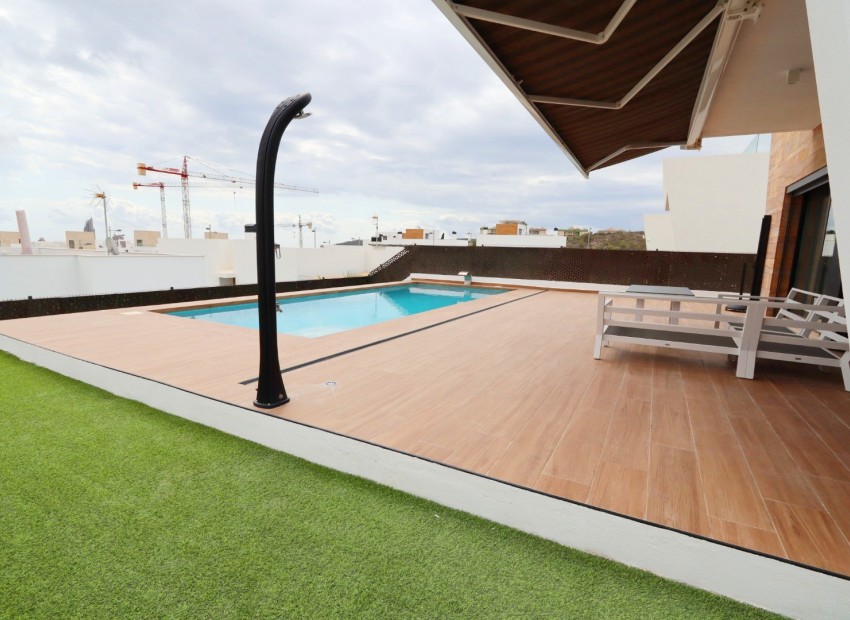 Resale - Villa -
Finestrat
