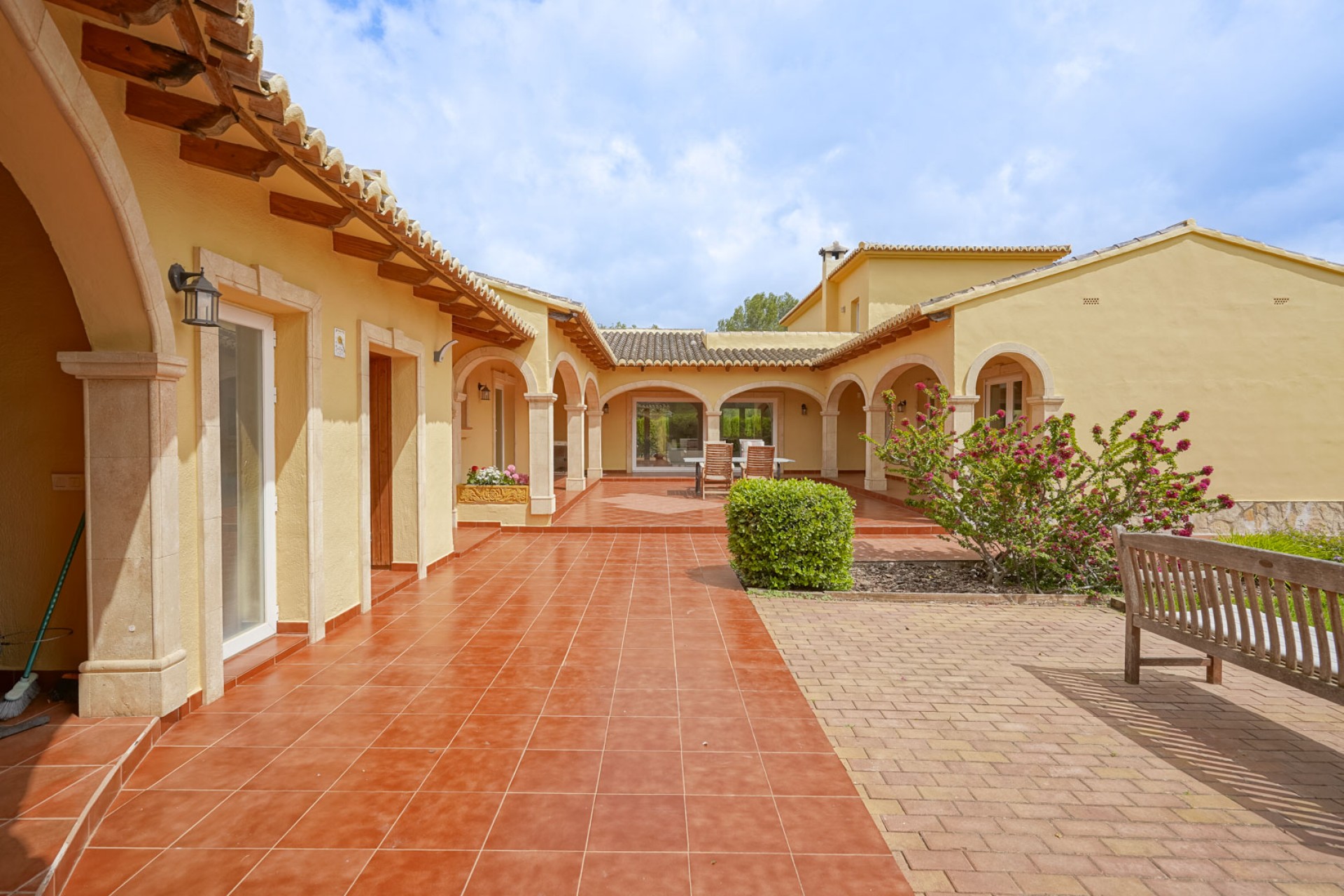 Resale - Villa -
Gata de Gorgos