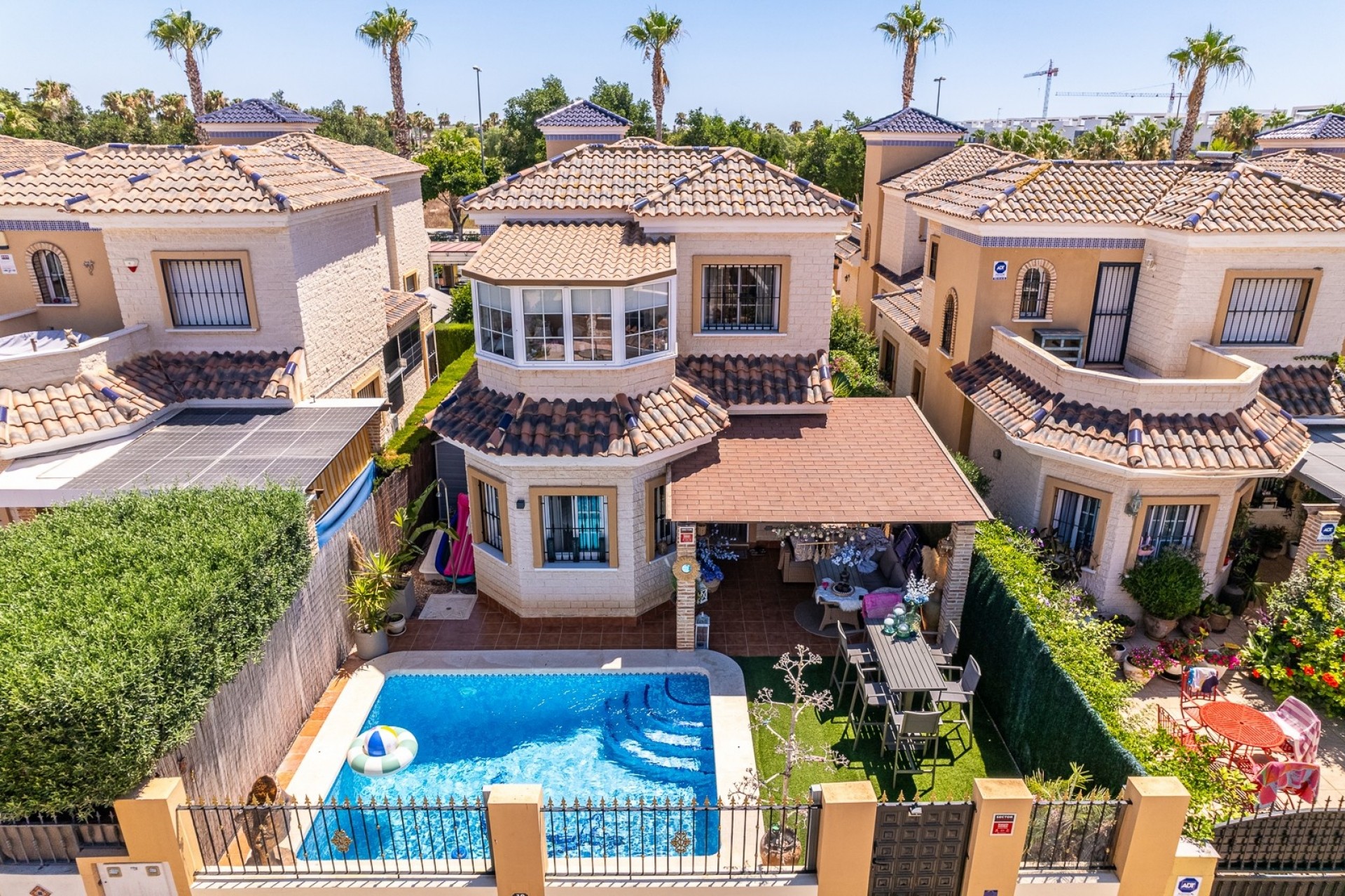 Resale - Villa -
GUARDAMAR DEL SEGURA - El Raso