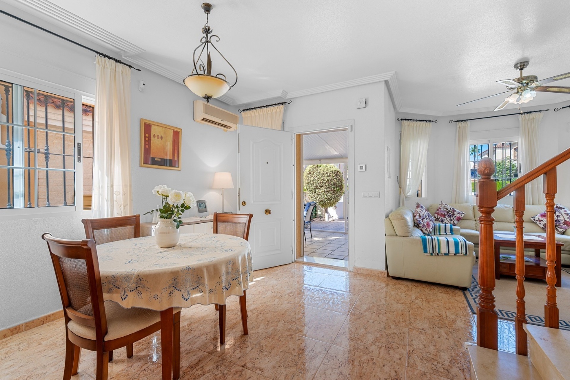 Resale - Villa -
Guardamar del Segura