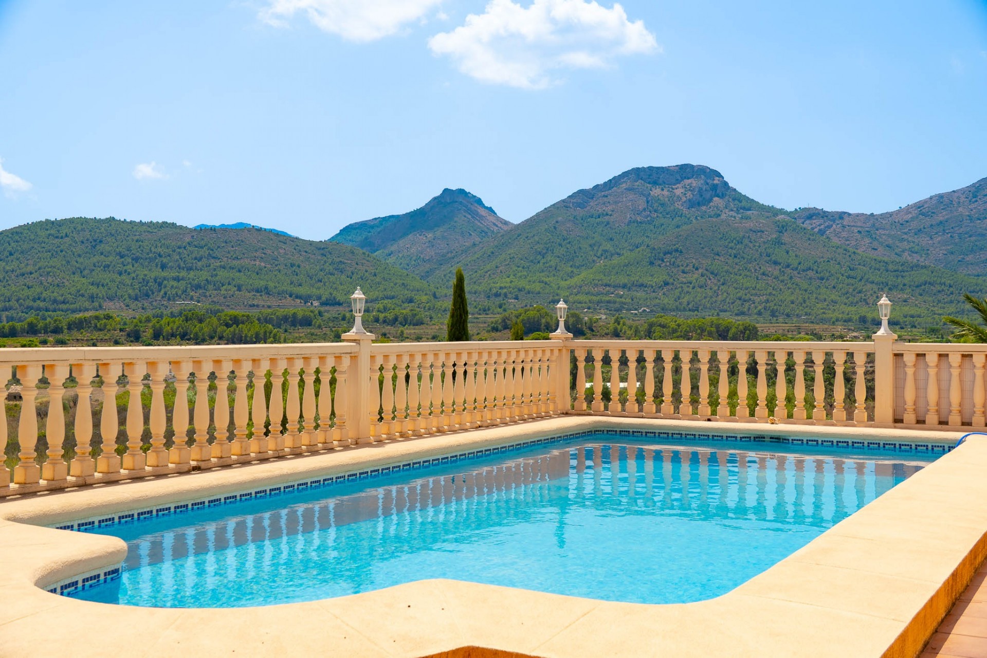 Resale - Villa -
Jalón - La Almazara