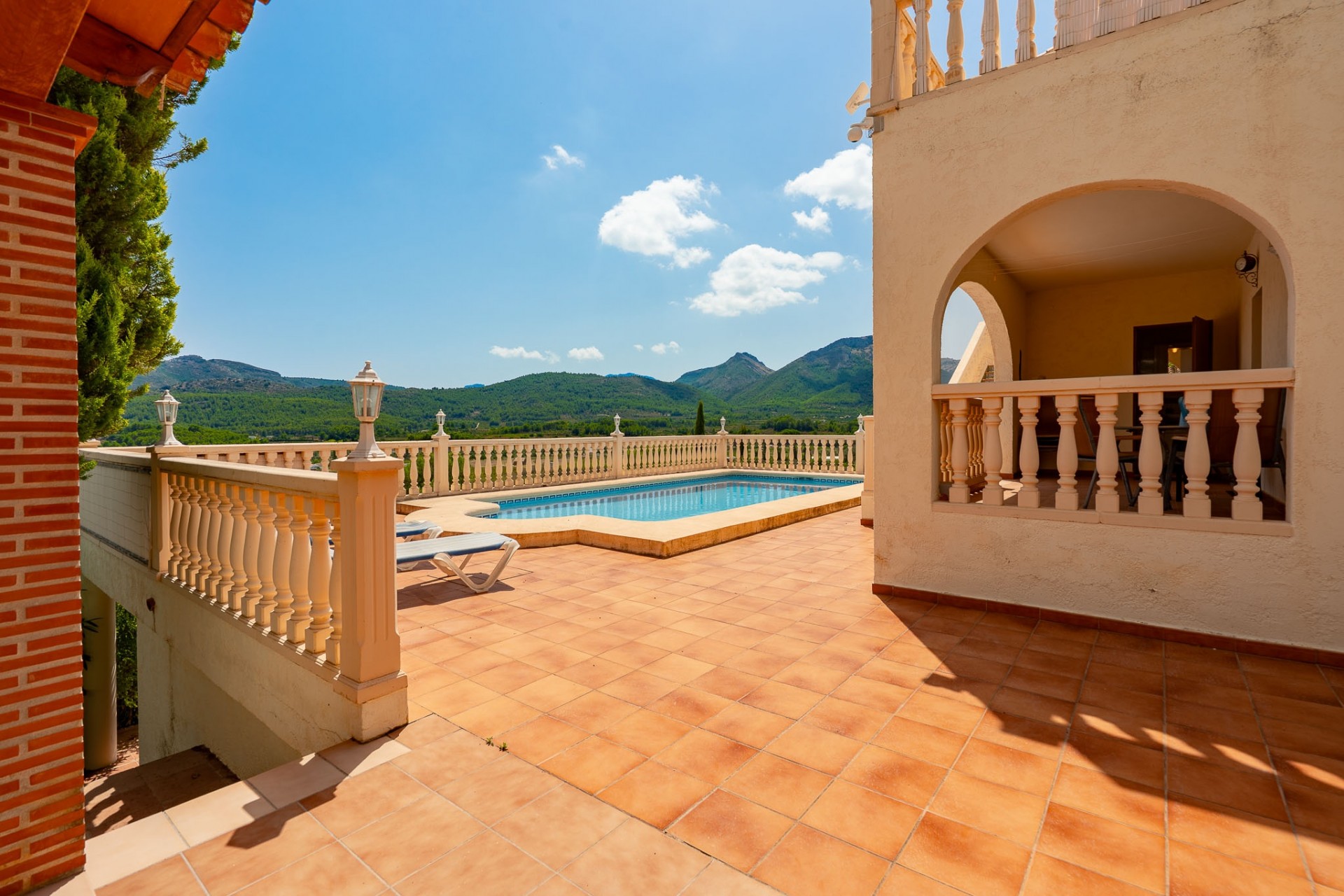 Resale - Villa -
Jalón - La Almazara