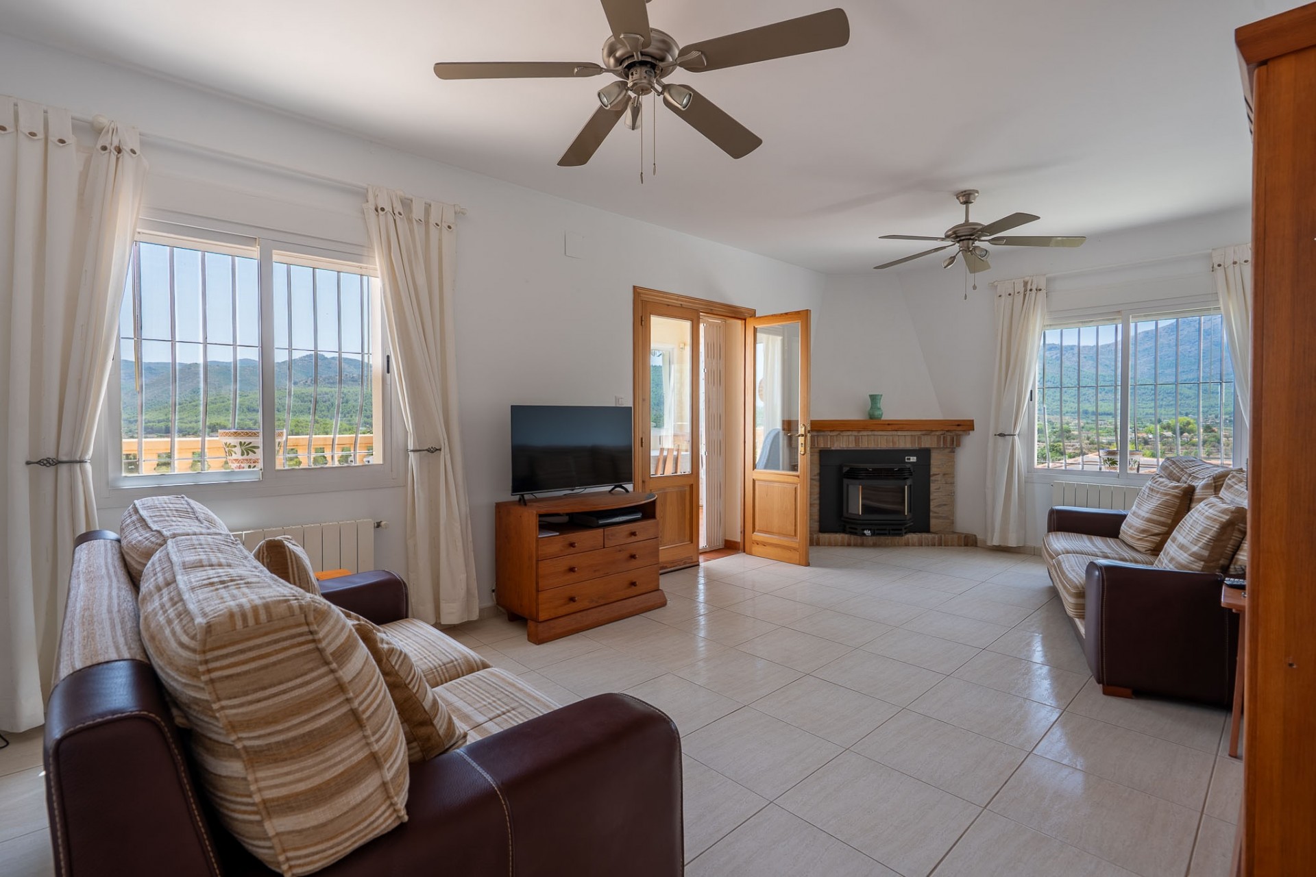Resale - Villa -
Jalón - La Almazara