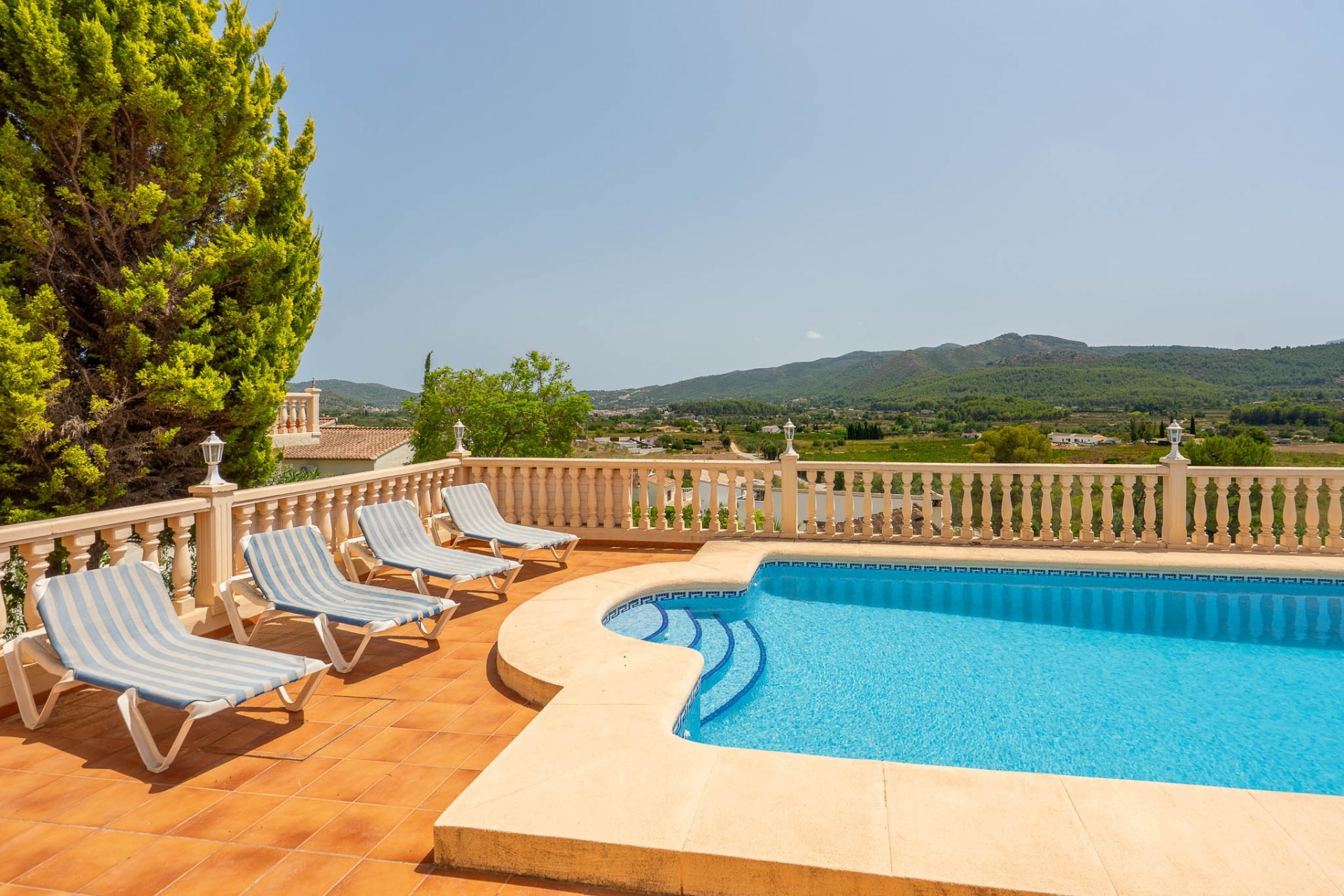 Resale - Villa -
Jalón - La Almazara