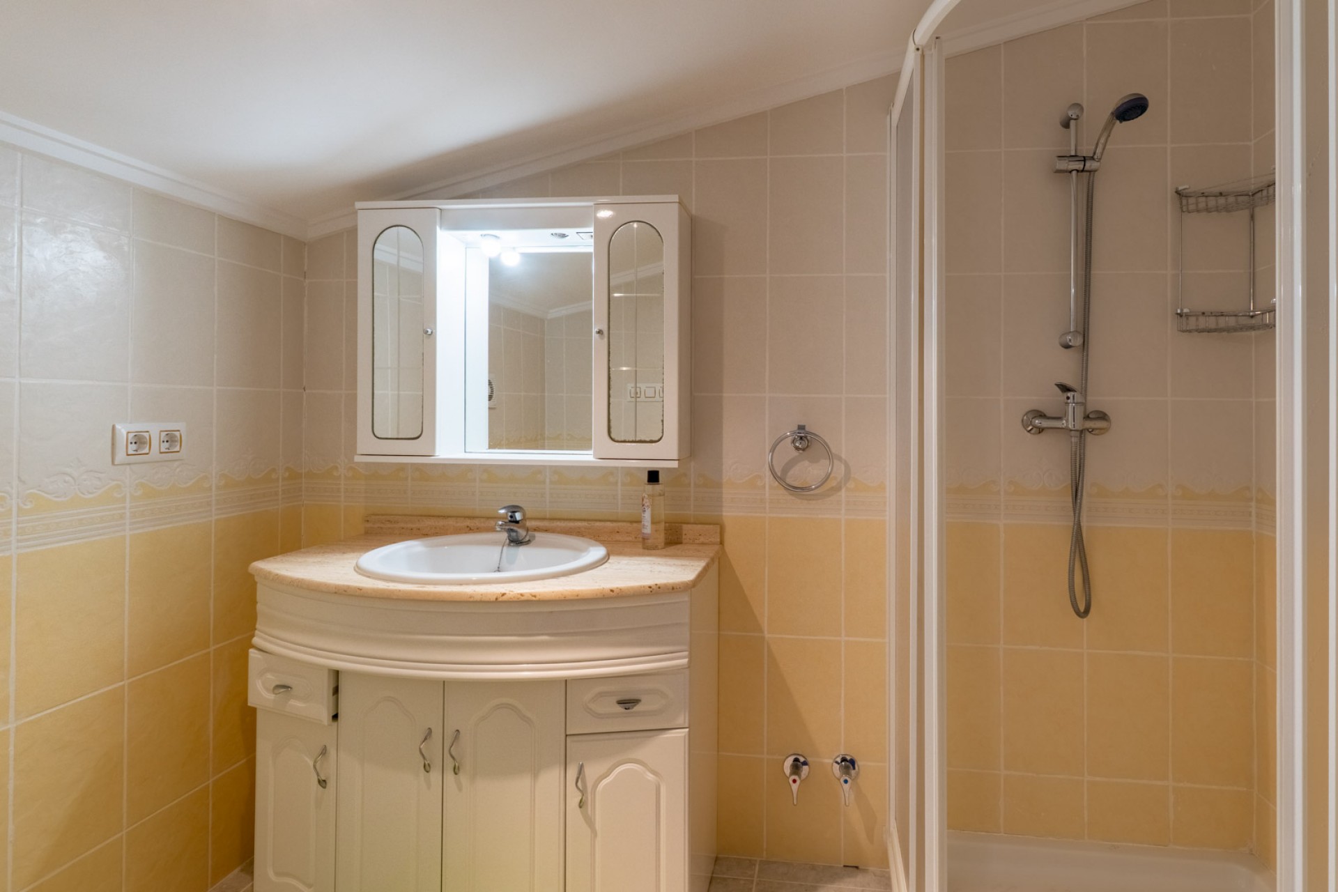 Resale - Villa -
Jalón