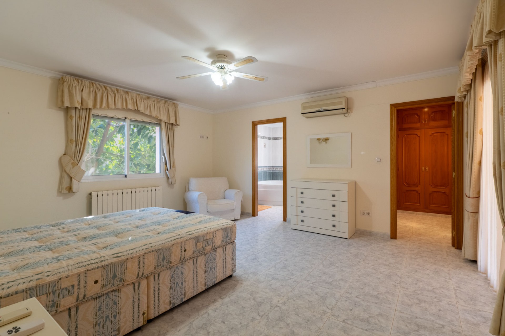 Resale - Villa -
Jalón