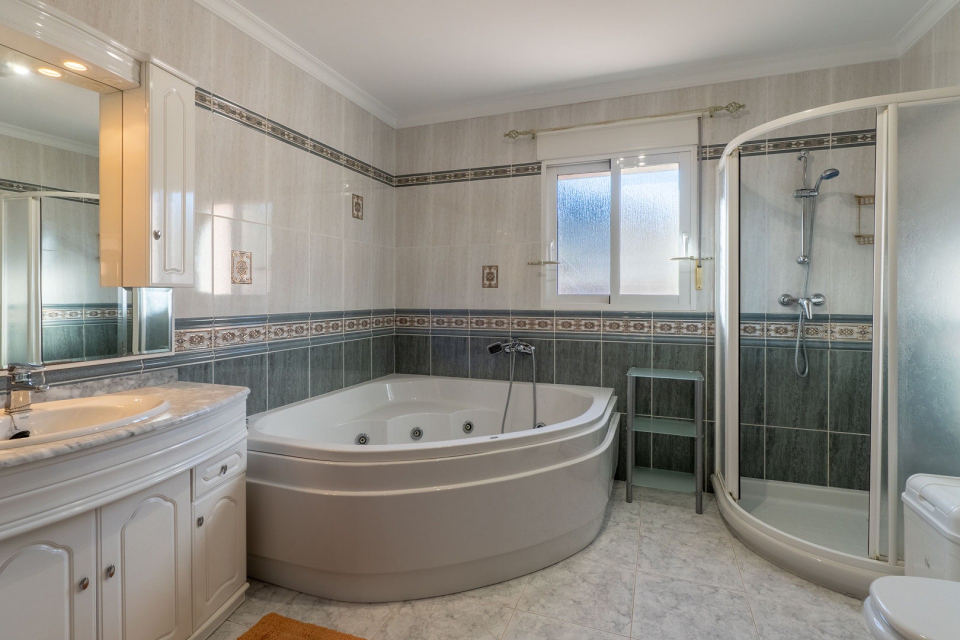 Resale - Villa -
Jalón