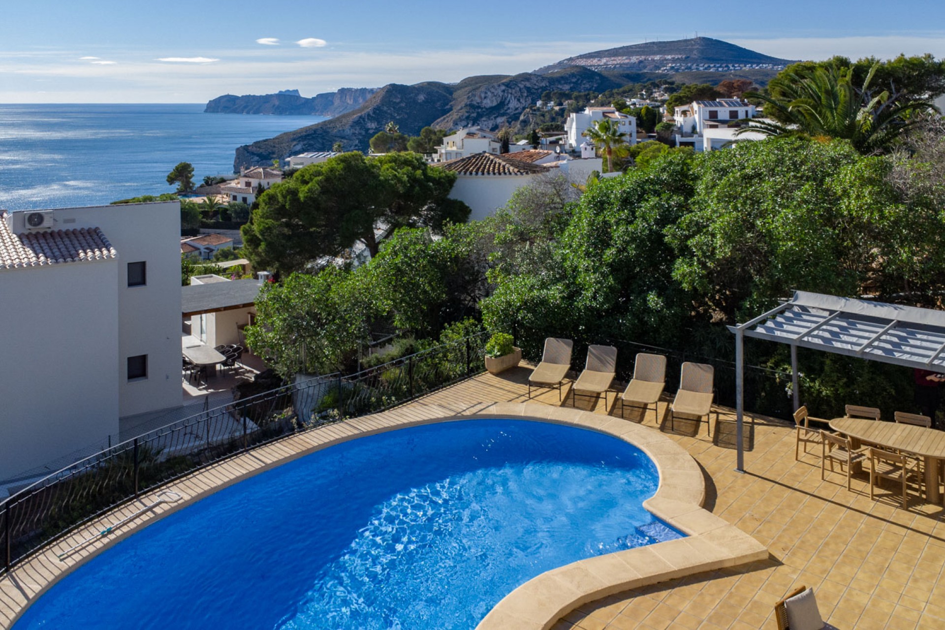 Resale - Villa -
Jávea - Ambolo